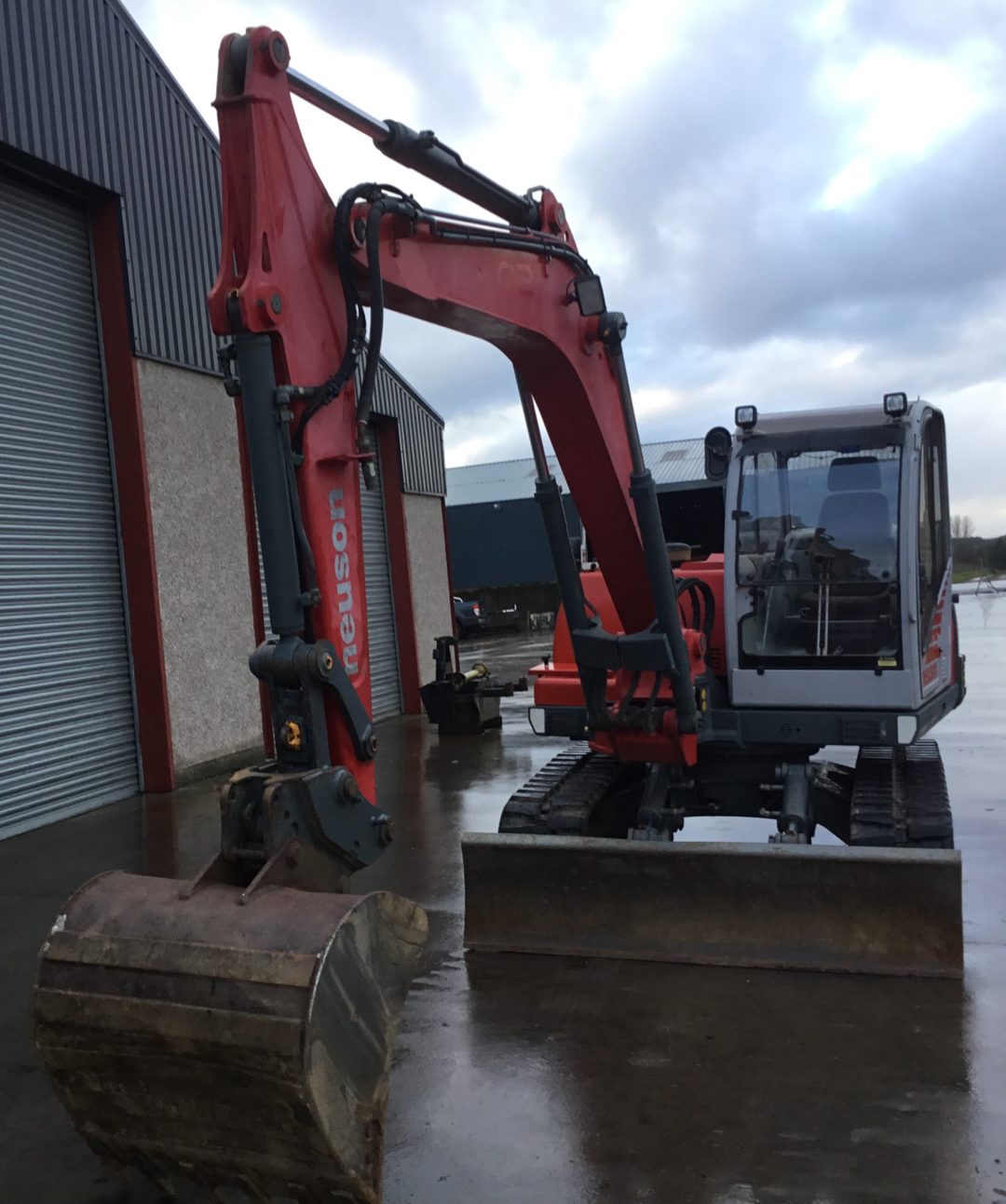 Neuson 8002 digger | Barrett Machinery